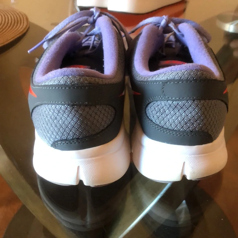 Nikes - Picture 3 of 5